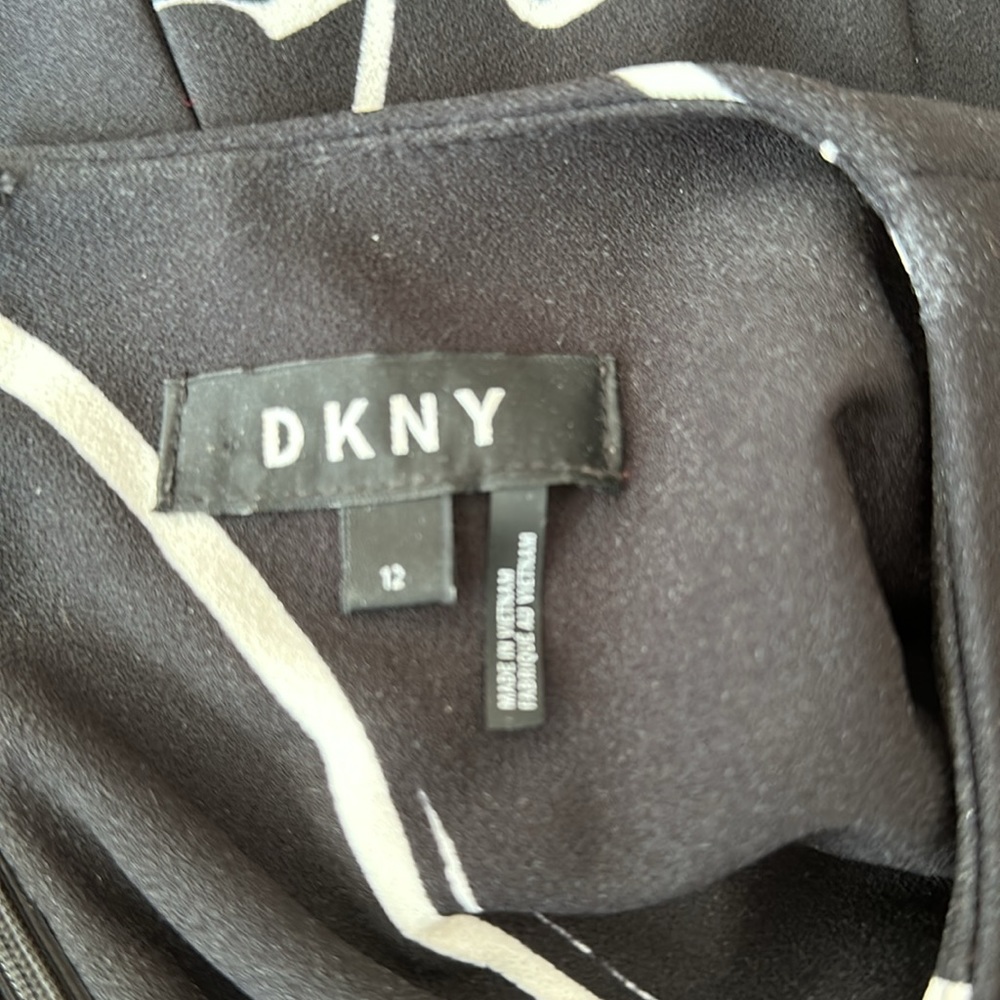 DKNY Sleeveless Black Dress with White Abstract Print - Picture 5 of 7